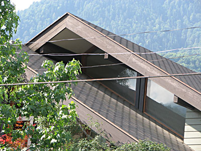 крыша шале в двух уровнях